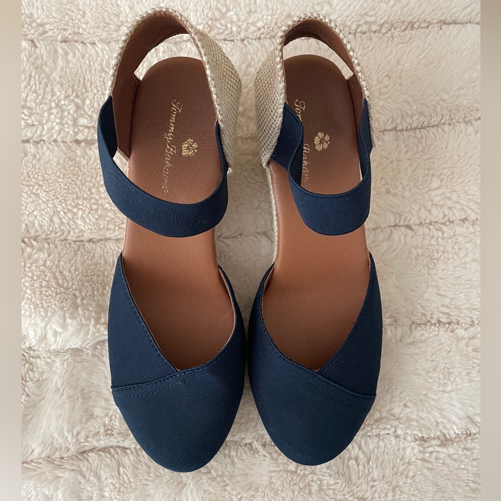 Tommy Bahama Women's Navy and Cream Espadrilles